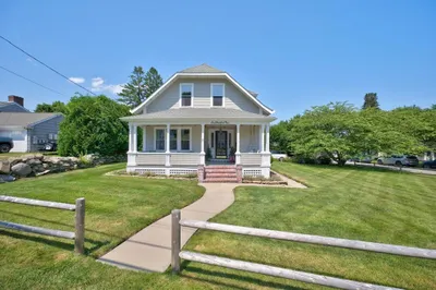 105 Rockland St 1