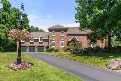 16 Longmeadow Rd 1