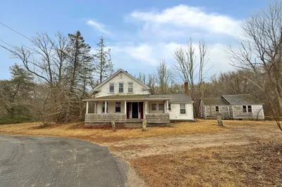 15 Newberry Ln