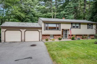 8 Hickory Ln
