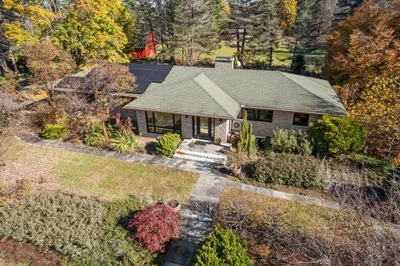 74 Richards Ave 1