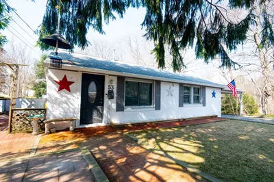 53 Tiverton Pkwy 1