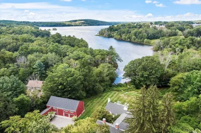 894 Great Pond Road 1