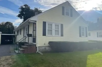 928 Bay St 1