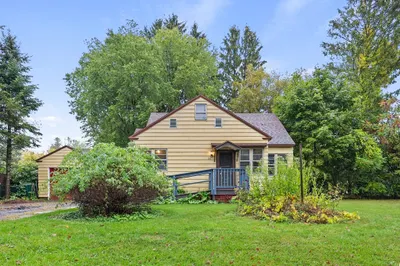 32 Mead Ave