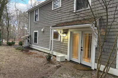4 MEEting HousE Hill Road #E