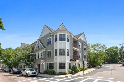 111-121 Green St #103