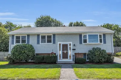 11 Esquire Dr