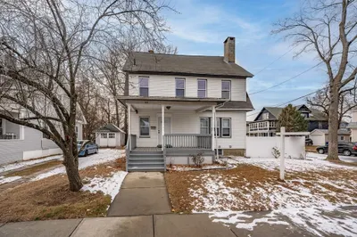60 Sylvan St