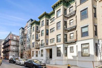 65 Burbank St #25