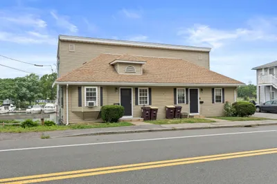 202 Commercial St 1