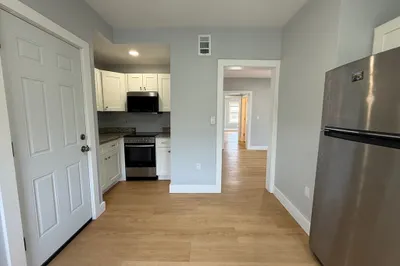 566 Shirley St #5 1