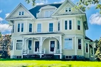 10-12 Lowell St #12 1