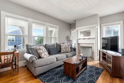 27 Siren St #1