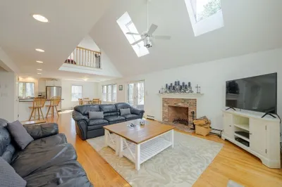 165 Mayflower Dr 1