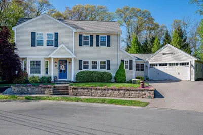 85 Margaret Dr 1