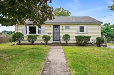 39 Holmes Ave