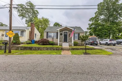 81 Waumsett Ave