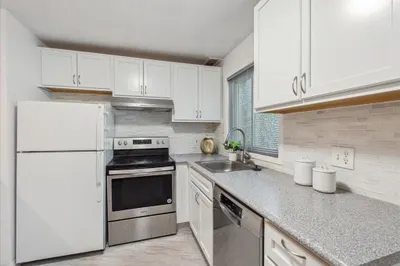 82 Lionel Ave #A
