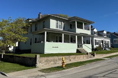 62 Sylvan St 1