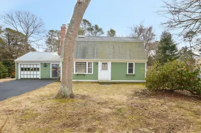 6 Holly Lane