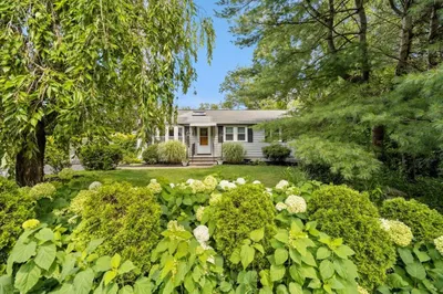 11 Englewood Ave E