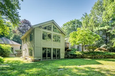 215 Mossman Rd 1
