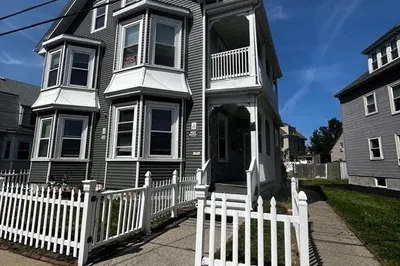 18 Basset St #2
