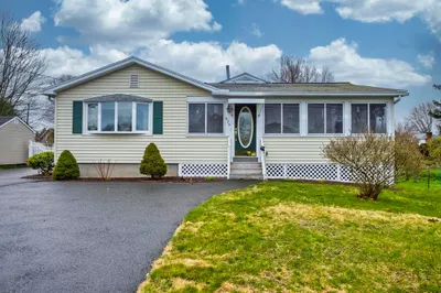 626 E Main St 1