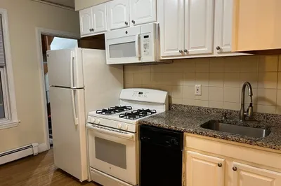 82 Hampshire St #3
