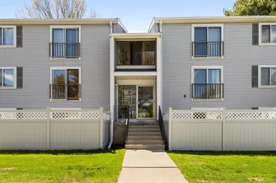10 Village Green Ln #19 1