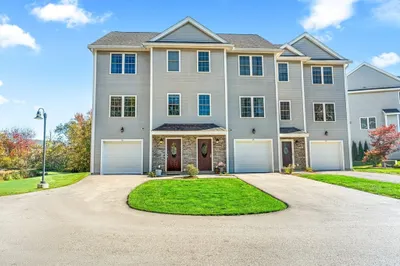 3 Lighthouse Cir #A