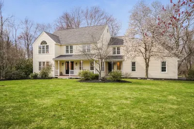 22 Roosevelt Ln