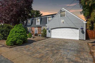 3 Regis Rd