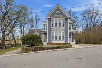 6 Wells Ave #D