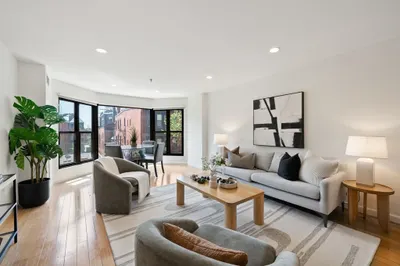 16 Harcourt St #4C 1