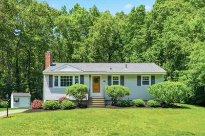 15 Newport Dr 1