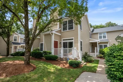 102 Bradford Commons #102 1