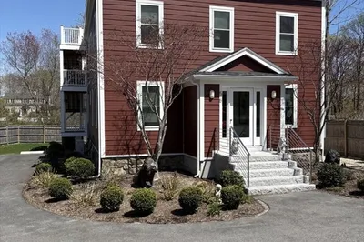 56 Spring St #3 1