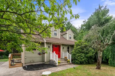 40 Clear Pond Rd 1