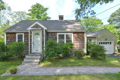 136 Oaks Rd 1