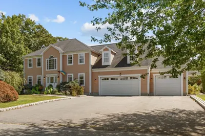 2 Spinnaker Ln 1
