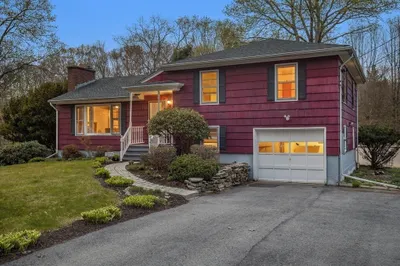 81 Huguenot Rd 1