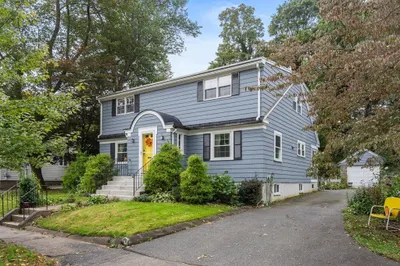 17 Centre Ln