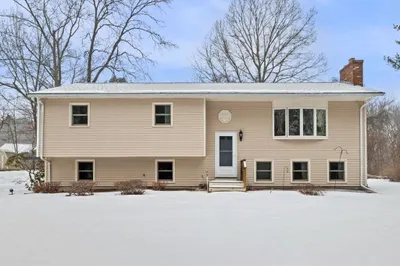 90 Topsfield Rd