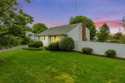 11 Thomas St
