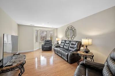 120 Wyllis Ave #315