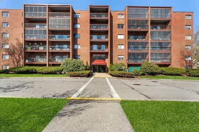 1 Summit Dr #58