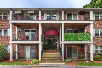 9 Kenmar Drive #18 1