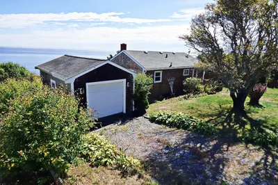 18 Arnold Ave